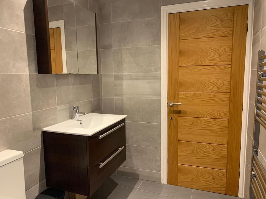 Fantastic Large 2 X Bedroom Flat, Free Parking Sale Kültér fotó