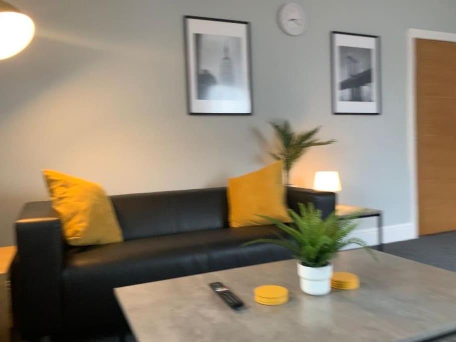 Fantastic Large 2 X Bedroom Flat, Free Parking Sale Kültér fotó
